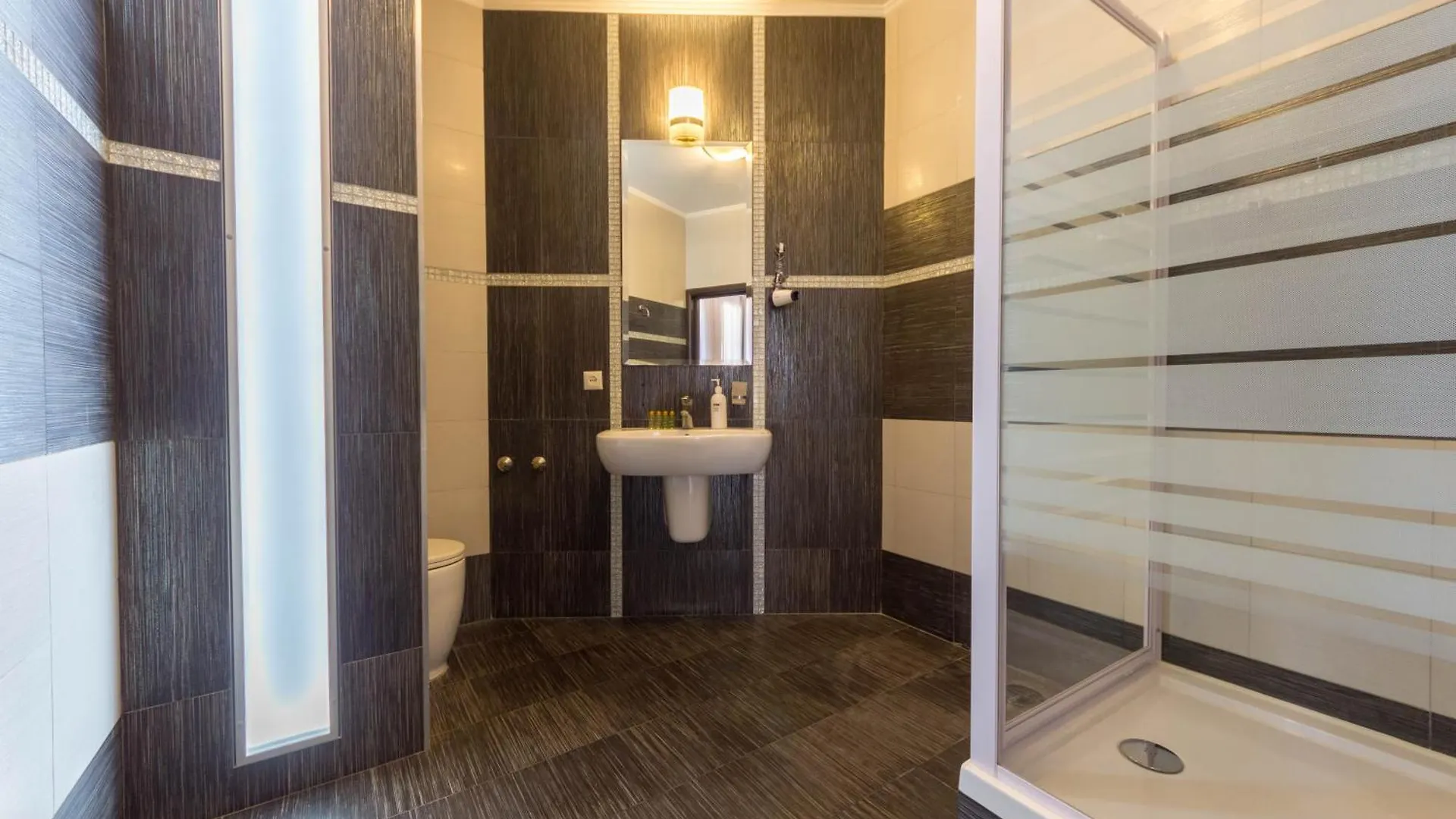 Secret Apartments Киев 3*,  Украина